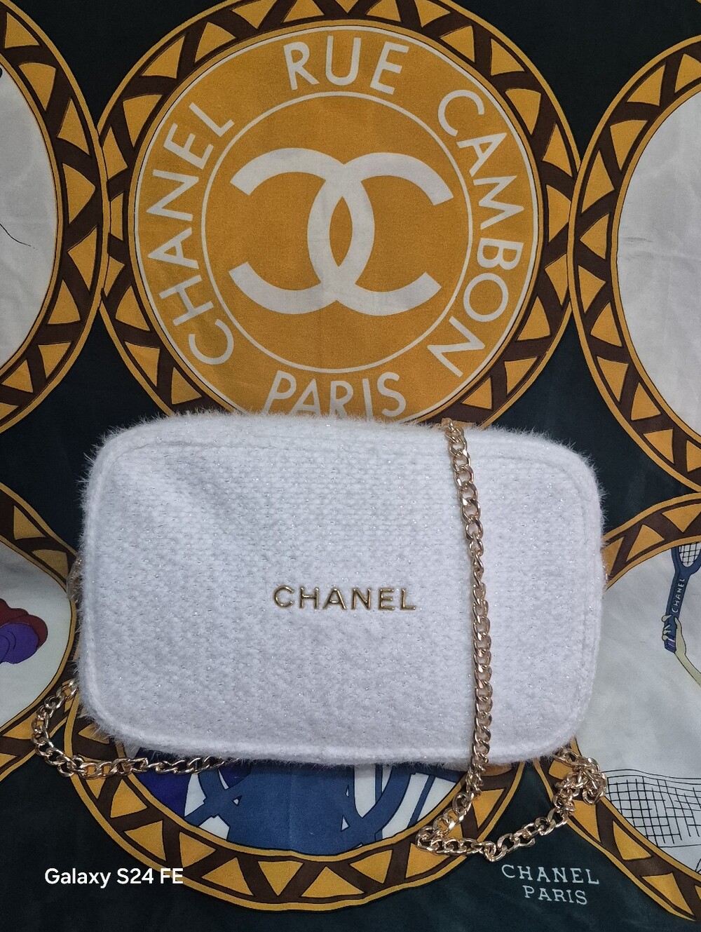 CHANEL White Tweed  Crossbody Bag with Chain
